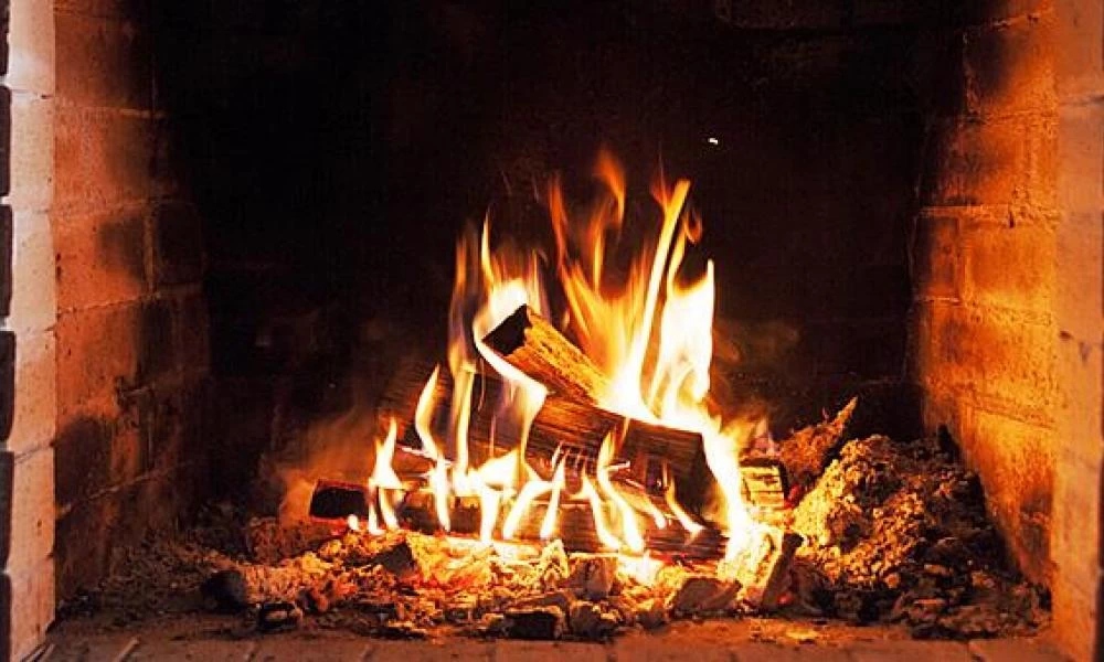 Σκότωσε τη γυναίκα του με σκαλιστήρι τζακιού επειδή τον απατούσε